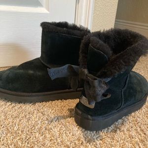 UGG Mini Bailey Bow II, black, women’s size 6